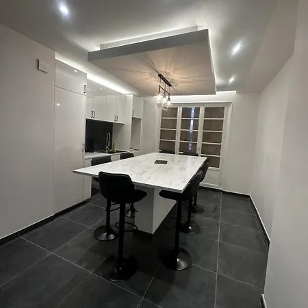 - Grenoble, Caserne De Bonne Homestay